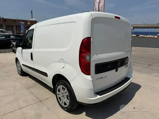 Usata Fiat Doblò S 105 CV (77 kW) 2023 Bianco Monovolume