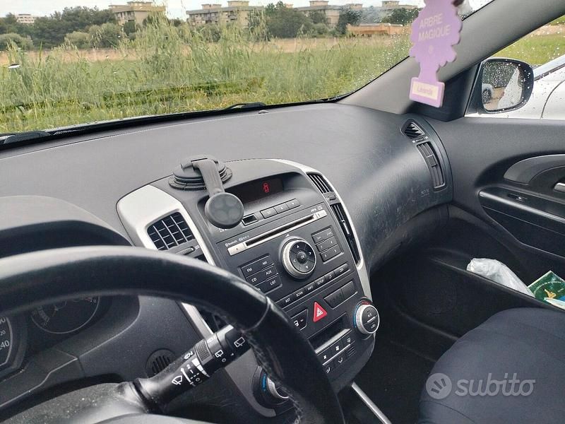 Begagnad Kia Ceed 115 HK (84 kW) 2011 Svart Halvkombi