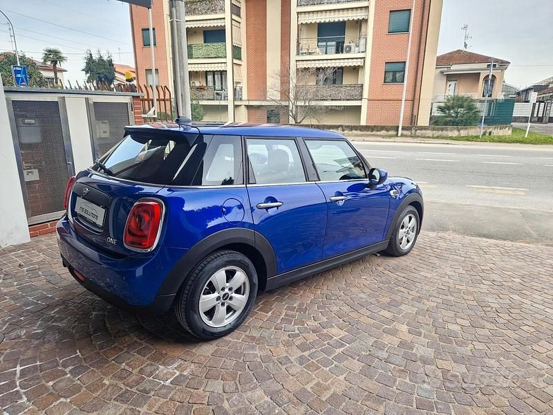 Usata Mini ONE Business 102 CV (75 kW) 2020 Blu/azzurro Utilitaria