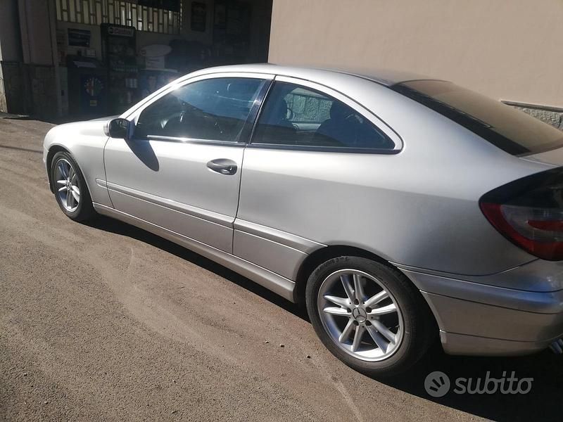 Grigio Usata 2003 Mercedes C220 Coupé | 3500 € (Cara) - Immagine 1/4