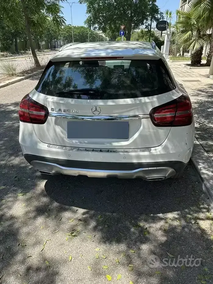 Usata Mercedes GLA200 136 CV (100 kW) 2017 Bianco SUV