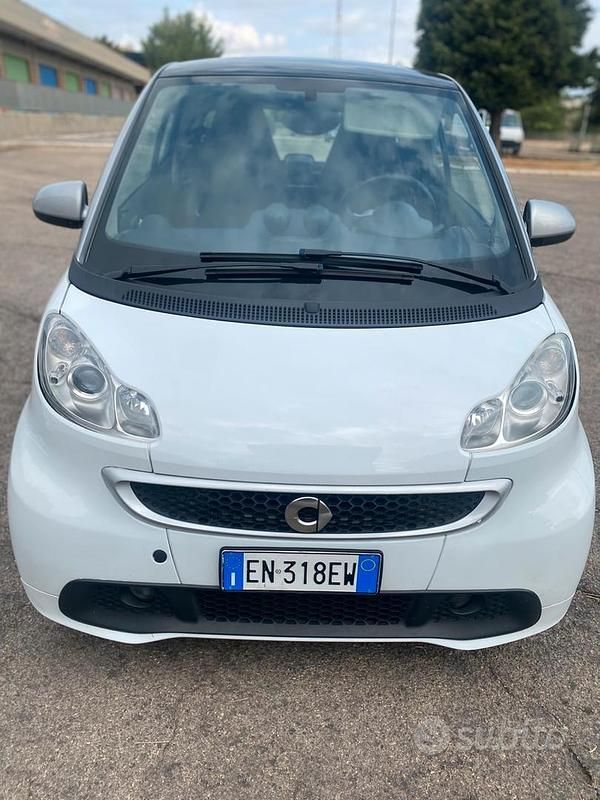 Usata 2012 Smart ForTwo Coupé Utilitaria | 5000 € (Buon prezzo) - Immagine 1/4