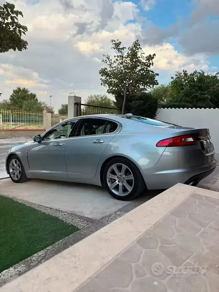 Usata Jaguar XF Premium Luxury 240 CV (176 kW) 2010 Grigio Berlina