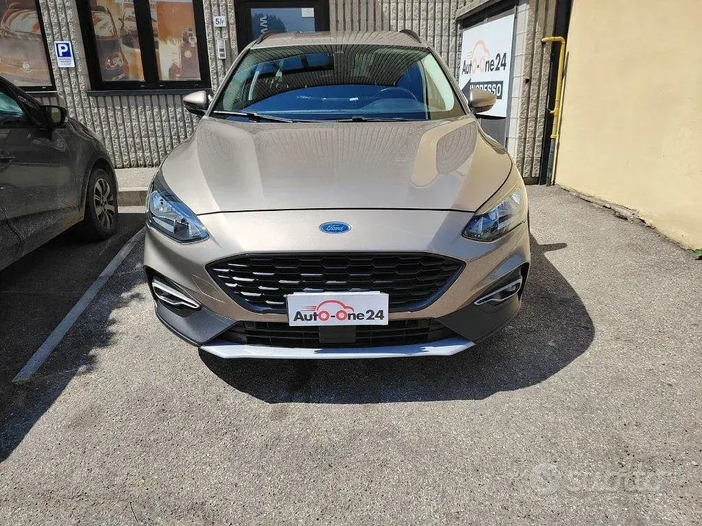 Usata Ford Focus Active 121 CV (88 kW) 2019 Bronzo chiaro metallizzato Station wagon