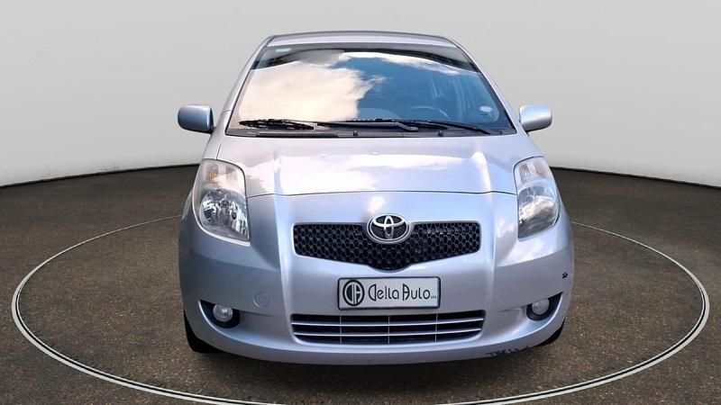 Usata Toyota Yaris Sol 90 CV (66 kW) 2006 Grigio Berlina