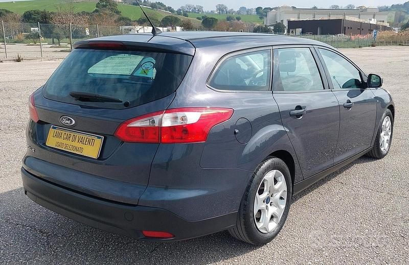 Usata Ford Focus 116 CV (85 kW) 2014 Grigio Station wagon