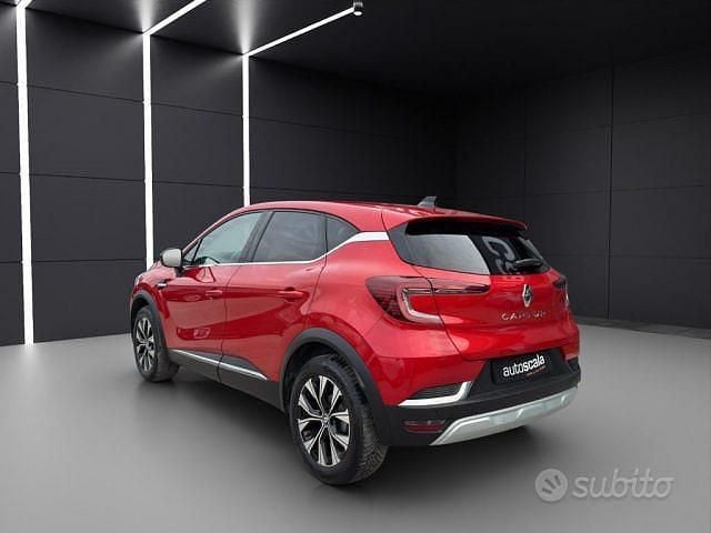 Usata Renault Captur Intens 101 CV (74 kW) 2023 Rosso SUV