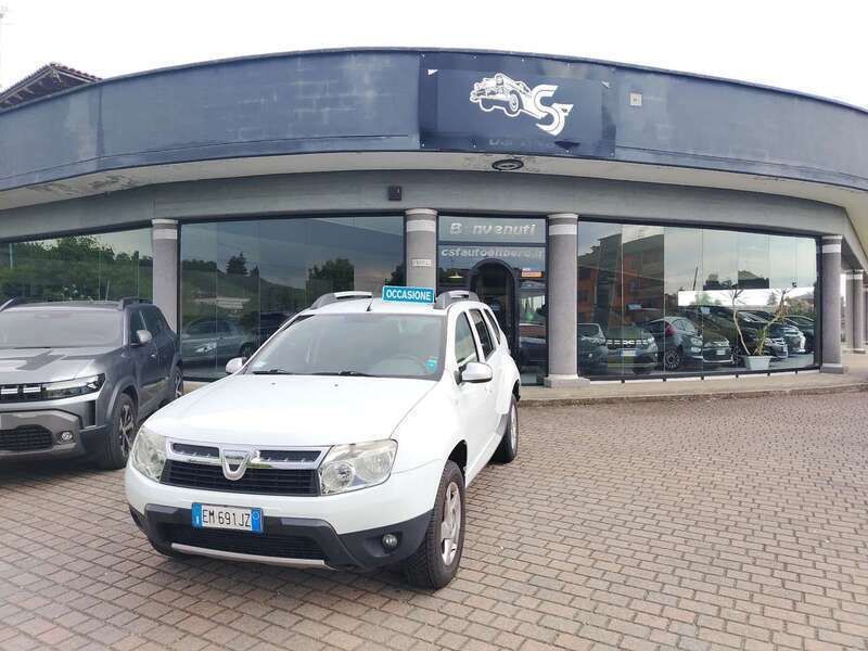 Bianco Usata 2012 Dacia Duster Lauréate SUV | 5499 € (Buon prezzo) - Immagine 1/4