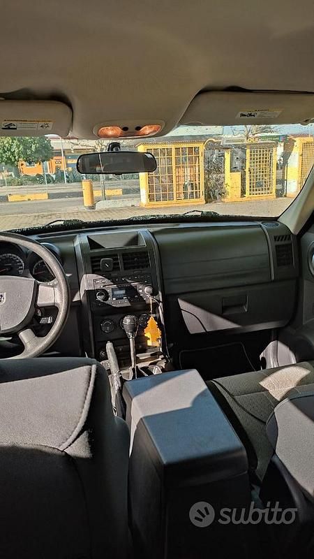 Usata Dodge Nitro 177 CV (130 kW) 2009 Grigio SUV