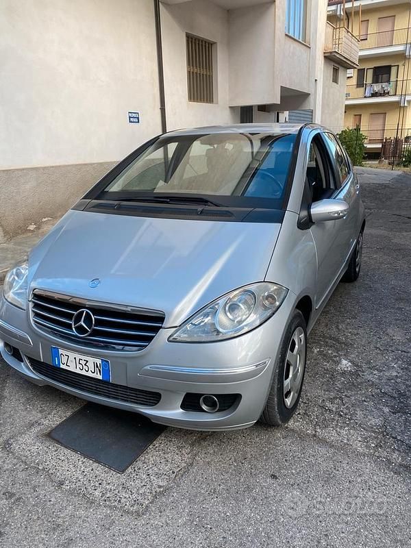 Grigio Usata 2006 Mercedes A150 Avantgarde Tre volumi | 3000 € (Buon prezzo) - Immagine 1/4
