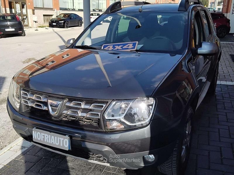 Usata Dacia Duster Lauréate 109 CV (80 kW) 2016 Grigio SUV
