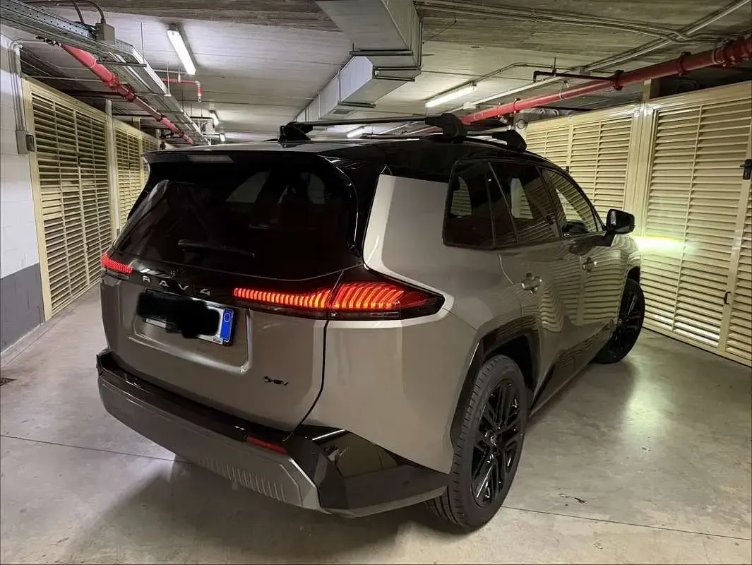 Nuova Toyota RAV4 Hybrid 143 CV (105 kW) 2026 SUV