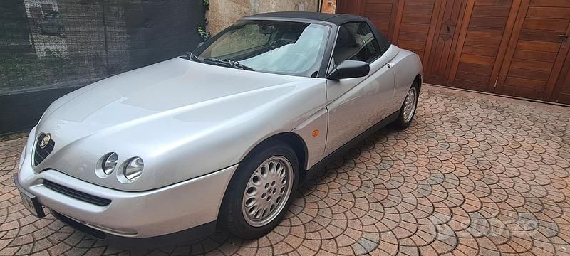 Usata Alfa Romeo Spider 150 CV (110 kW) 1997 Grigio Cabrio