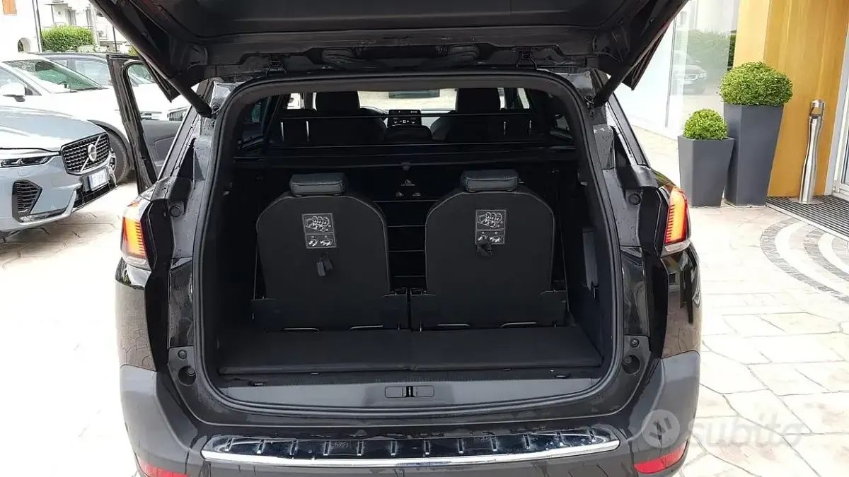 Usata Peugeot 5008 GT-line 120 CV (88 kW) 2017 Nero Station wagon