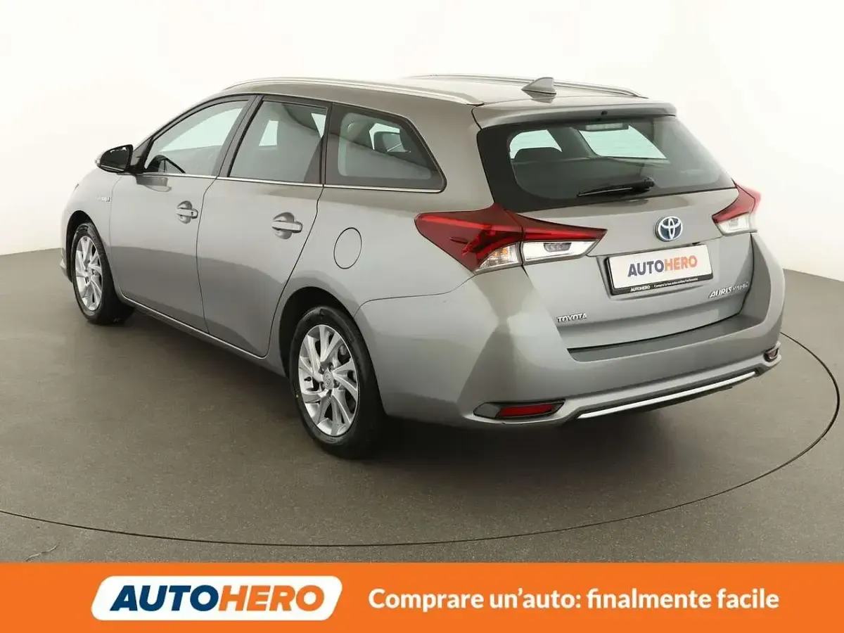Usata Toyota Auris Hybrid Active 99 CV (72 kW) 2016 Argento Station wagon