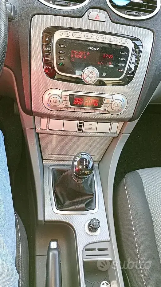 Usata Ford Focus 109 CV (80 kW) 2010 Grigio Station wagon
