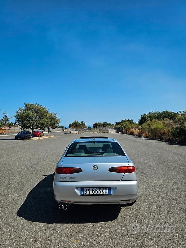 Second-hand Alfa Romeo 166 Distinctive 226 CP (166 kW) 2000 Gri Berlinǎ