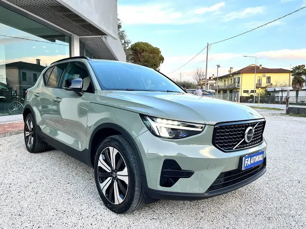 Usata Volvo XC40 Plus 179 CV (131 kW) 2023 Verde SUV