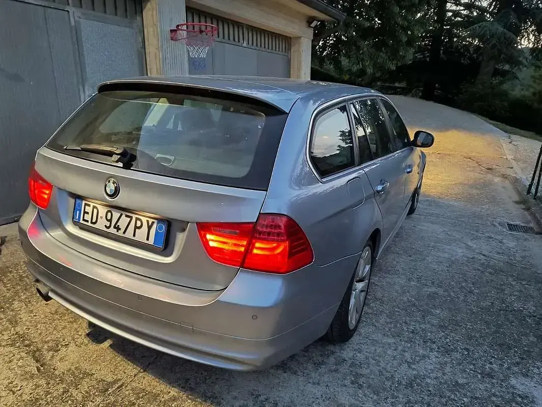 Usata BMW 320 184 CV (135 kW) 2010 Blu/azzurro Station wagon