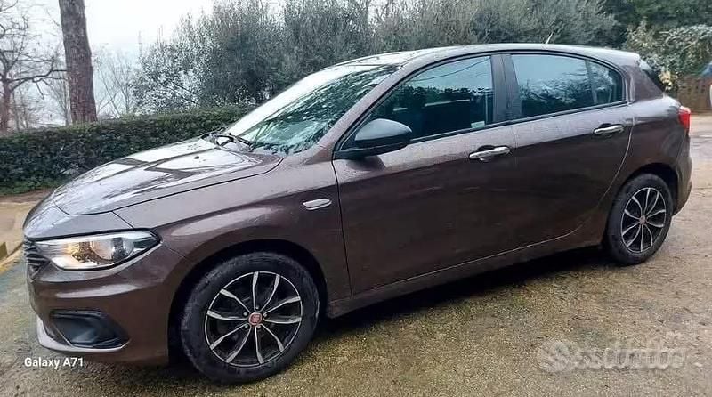 Usata Fiat Tipo Easy 120 CV (88 kW) 2017 Marrone Berlina