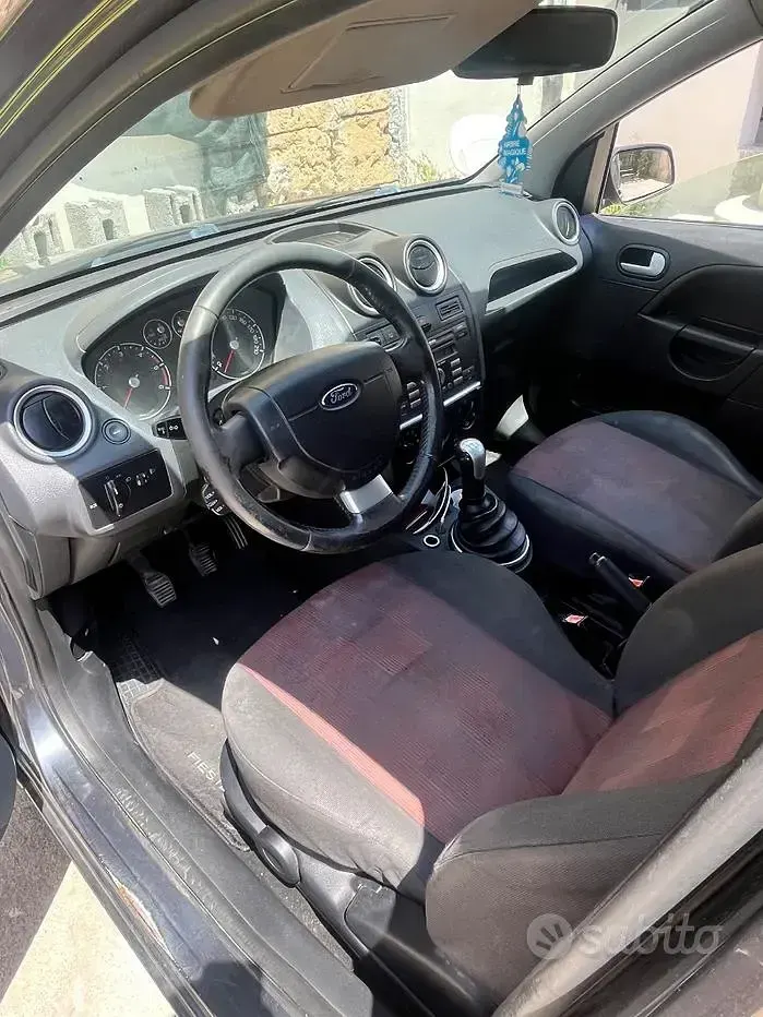 Usata Ford Fiesta 68 CV (50 kW) 2006 Utilitaria