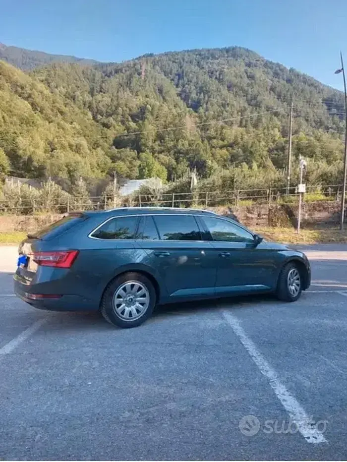 Usata Skoda Superb 120 CV (88 kW) 2019 Grigio Station wagon