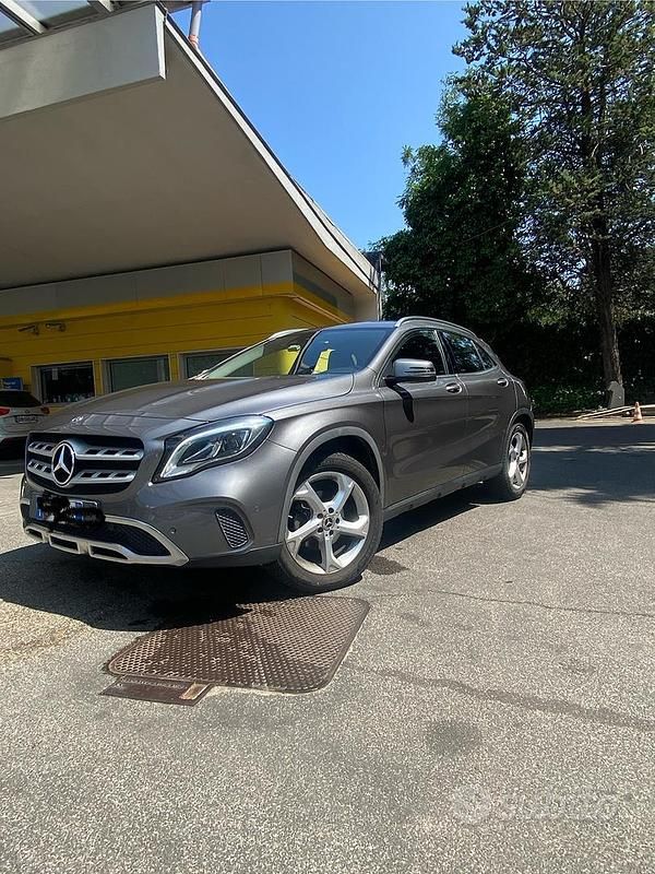 Usata Mercedes GLA200 136 CV (100 kW) 2019 Grigio SUV