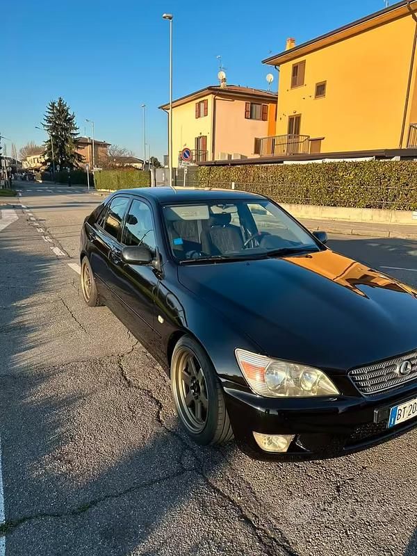 Usata Lexus IS200 155 CV (114 kW) 2001 Nero Berlina
