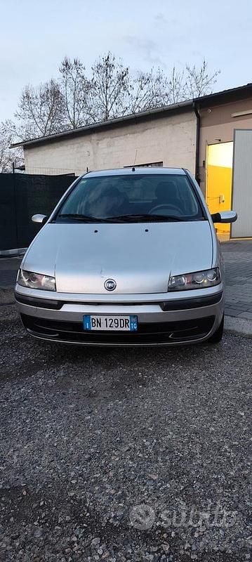 Usata Fiat Punto 80 CV (58 kW) 2000 Grigio Utilitaria