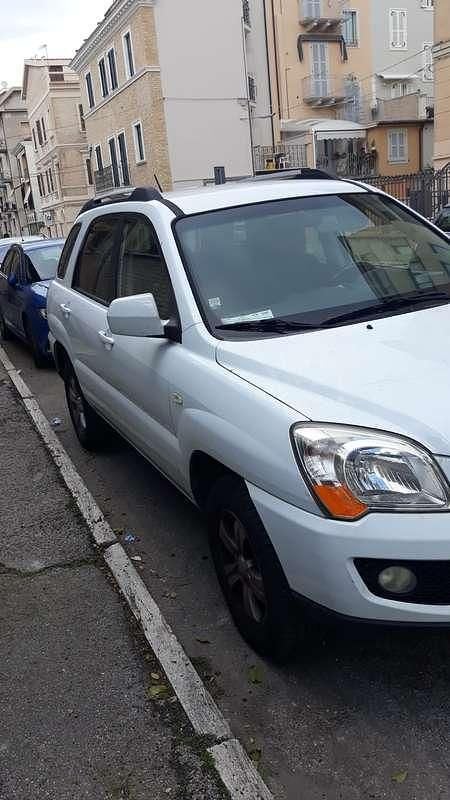 Second-hand Kia Sportage Active 140 CP (102 kW) 2010 Alb SUV