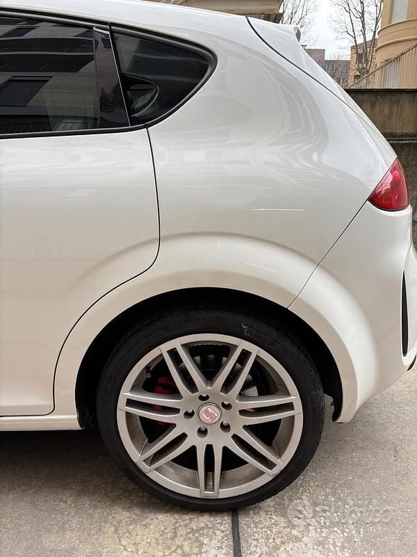 Usata Seat Leon CUPRA 241 CV (177 kW) 2009 Bianco Utilitaria