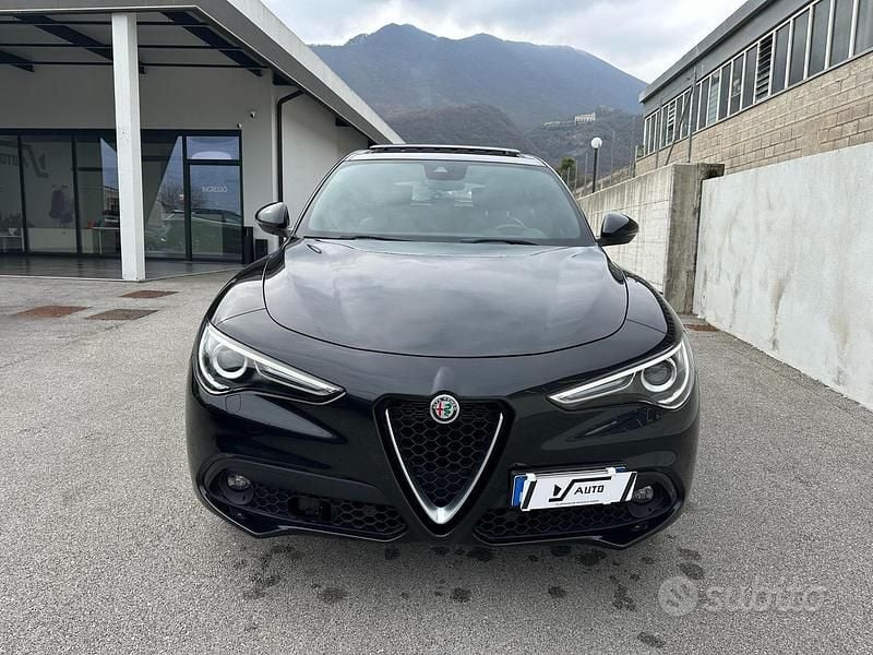 Usata Alfa Romeo Stelvio Ti 210 CV (154 kW) 2022 Nero vulcano metallizzato SUV