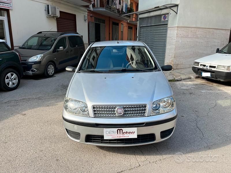 Usata Fiat Punto Classica 69 CV (50 kW) 2009 Grigio Utilitaria