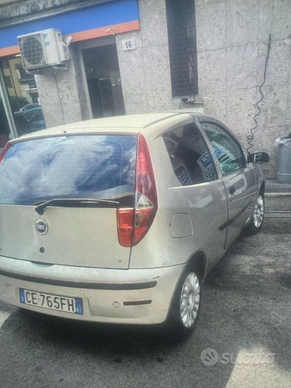 Usata Fiat Punto 60 CV (44 kW) 2004 Grigio Utilitaria