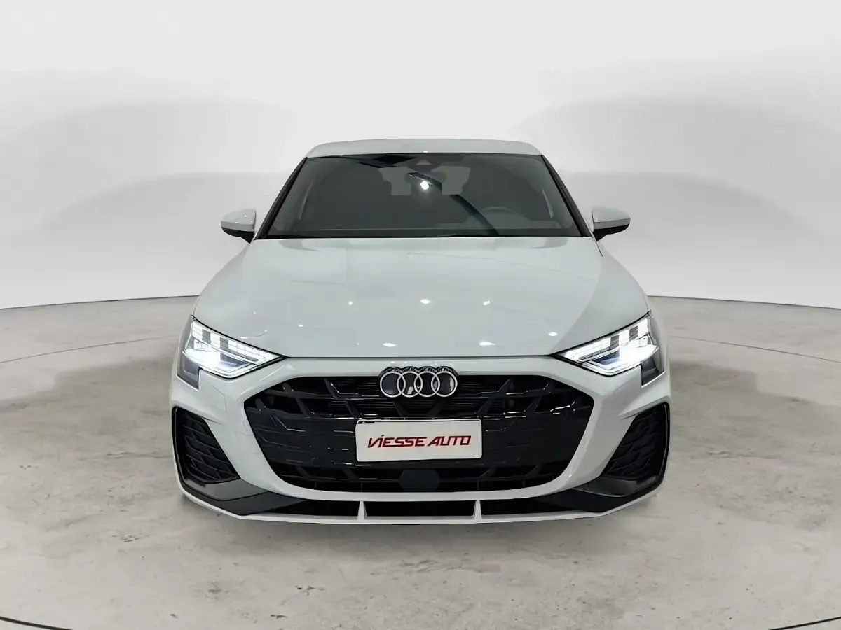 Begagnad Audi A3 Sportback Ambiente 150 HK (110 kW) 2024 Vit Halvkombi