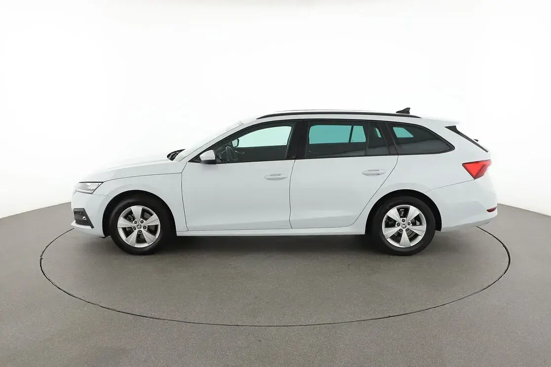 Usata Skoda Octavia Executive 131 CV (96 kW) 2021 Bianco Station wagon