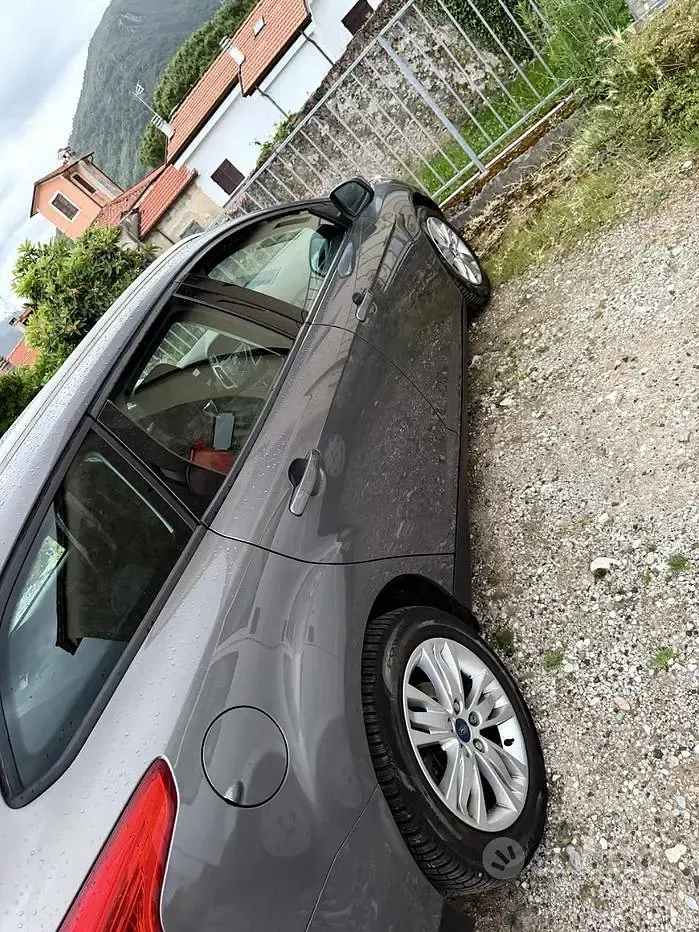 Usata Ford Focus 115 CV (84 kW) 2011 Grigio Station wagon