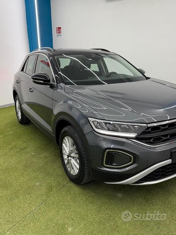 Usata VW T-Roc Style 116 CV (85 kW) 2023 Grigio SUV