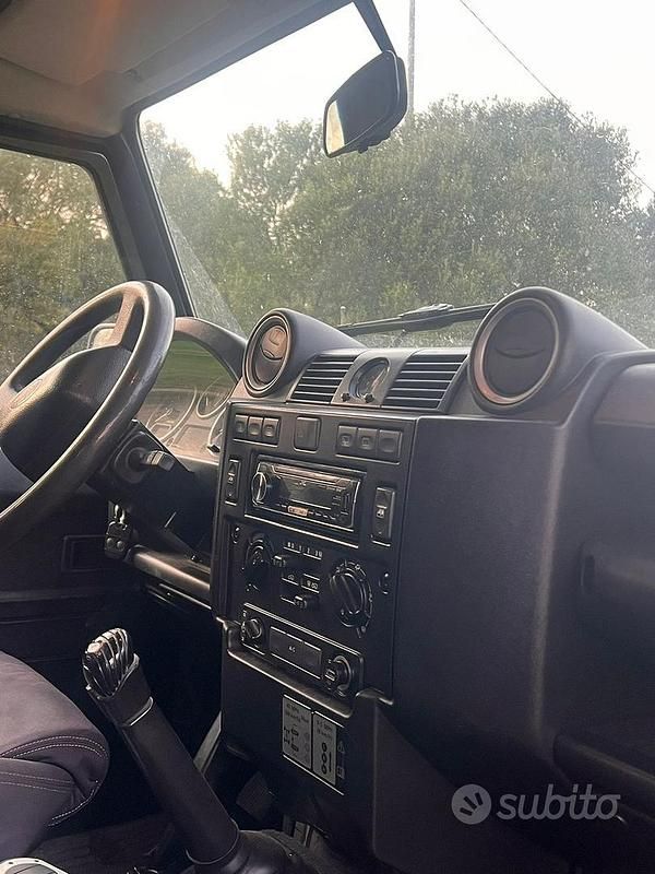 Usata Land Rover Defender SE 122 CV (89 kW) 2009 Grigio Station wagon