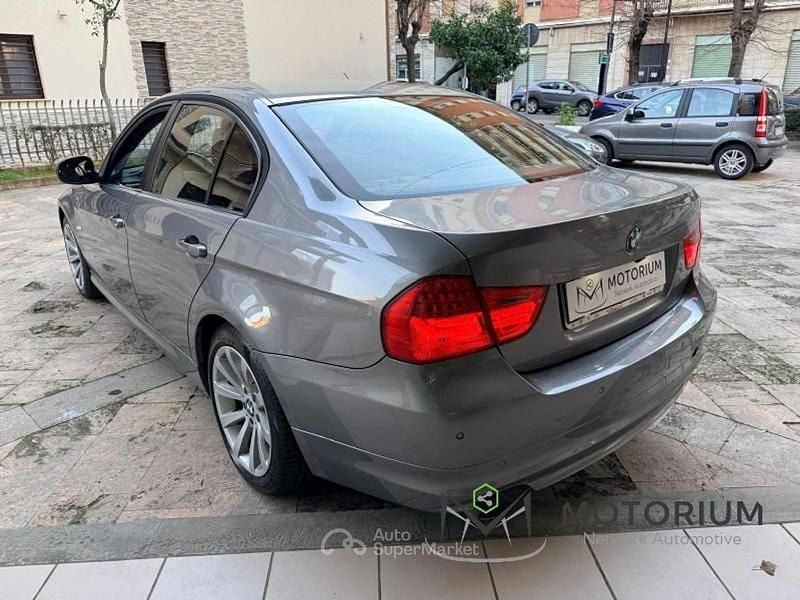 Usata BMW 320 177 CV (130 kW) 2010 Gray Berlina