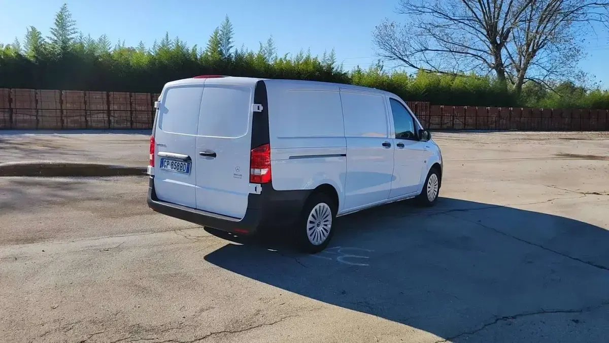 Usata Mercedes e-Vito 85 kW (116 CV) 2023 Bianco Furgone