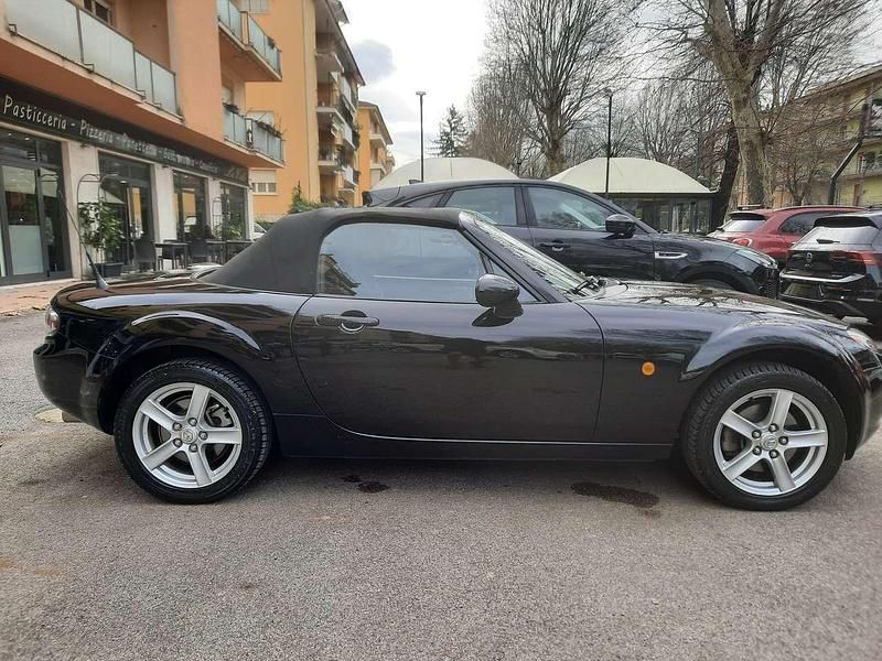 Usata Mazda MX5 Essence 126 CV (92 kW) 2007 Nero Cabrio