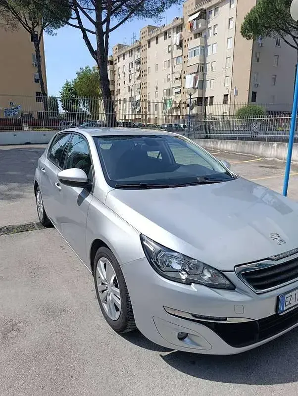 Usata Peugeot 308 Active 92 CV (67 kW) 2015 Berlina