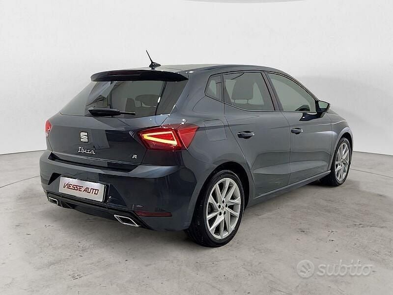Usata Seat Ibiza FR 110 CV (80 kW) 2022 Grigio metallizzato Utilitaria