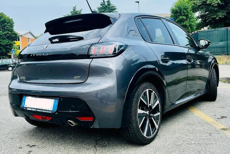 Usata Peugeot 208 GT 101 CV (74 kW) 2022 Grigio Utilitaria