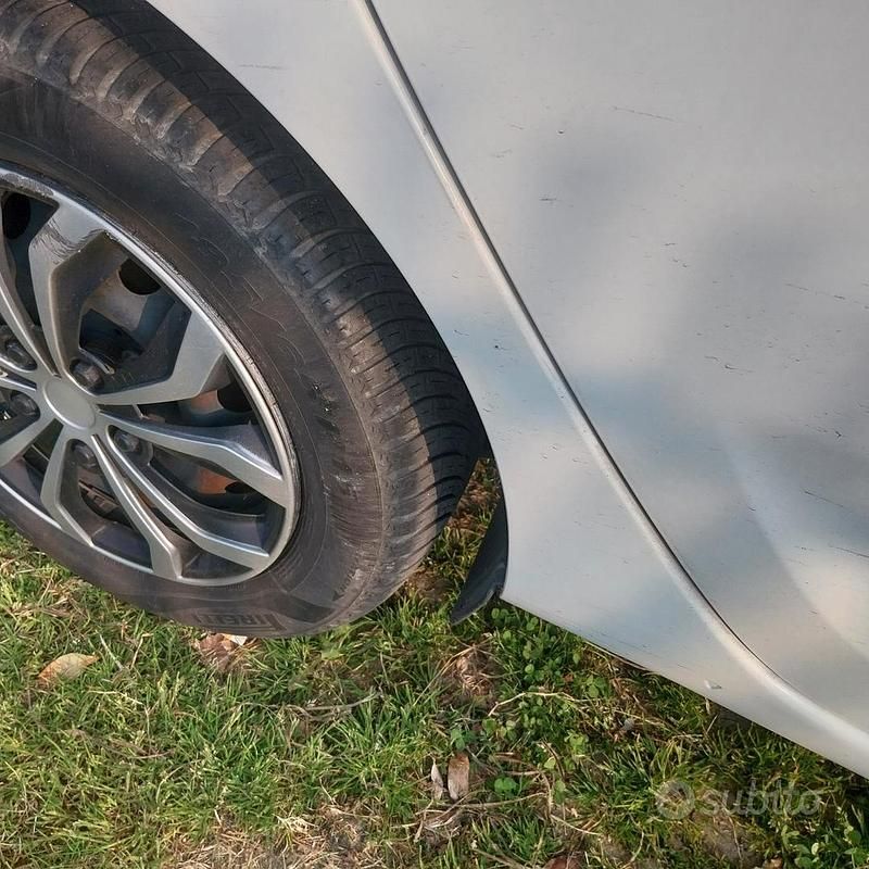 Usata Dacia Sandero 75 CV (55 kW) 2015 Bianco Berlina