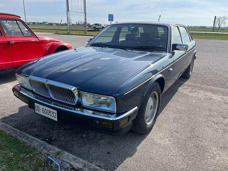 Usata Daimler Sovereign 212 CV (155 kW) 1989 Blu/azzurro Berlina