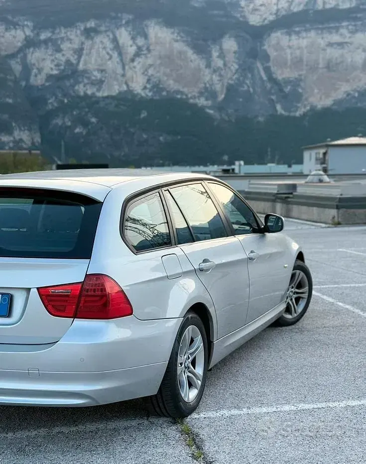 Usata BMW 318 143 CV (105 kW) 2009 Grigio Station wagon