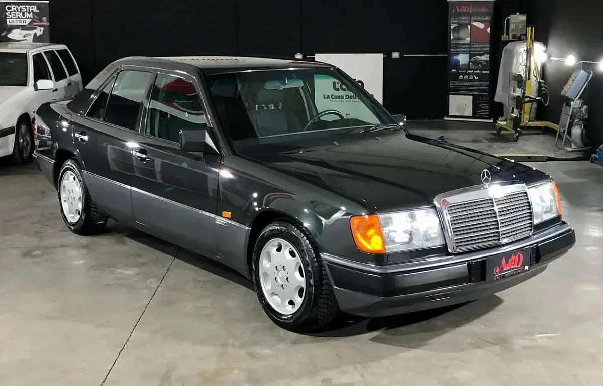 Usata Mercedes 200 136 CV (100 kW) 1994 Grigio Berlina