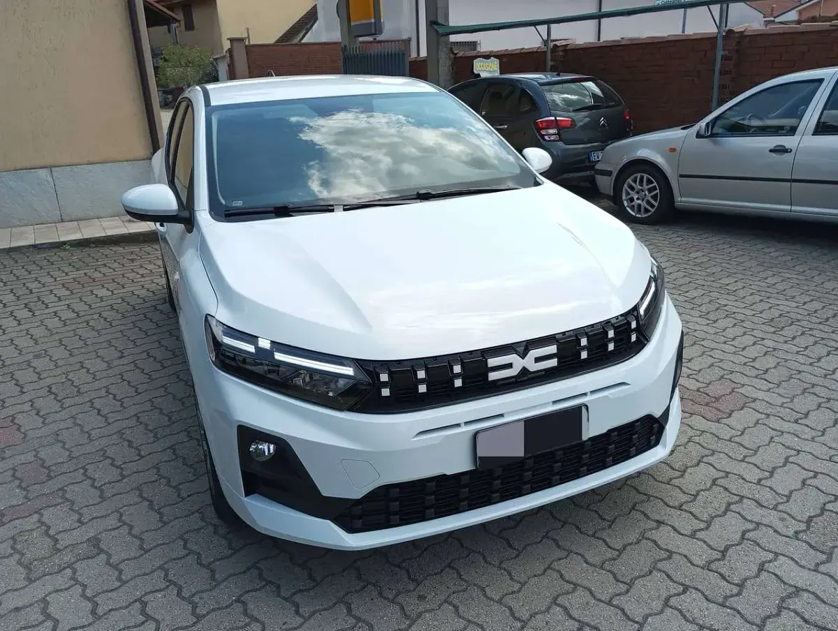 Usata Dacia Sandero Expression 120 CV (88 kW) 2024 Rosso Utilitaria